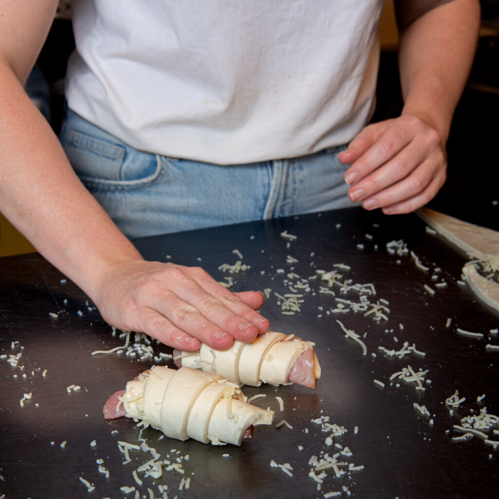 Het maken van de beste croissant van Amersfoort: handgerolde ham kaas croissants
