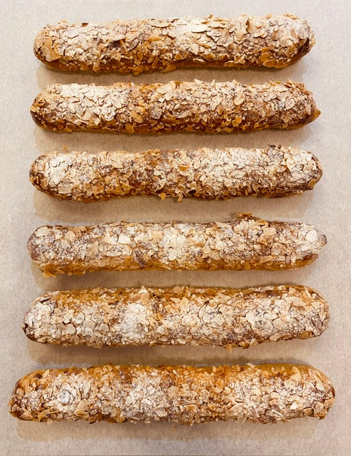 ambachtelijke amandelstaven naast elkaar