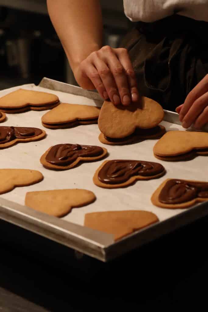 Valentijnscadeau Amersfoort in de vorm van hartkoeken